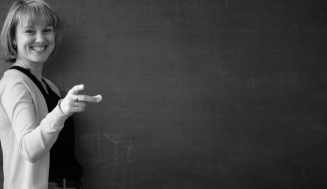 Profesionales específicos para educación del alumnado con necesidades.